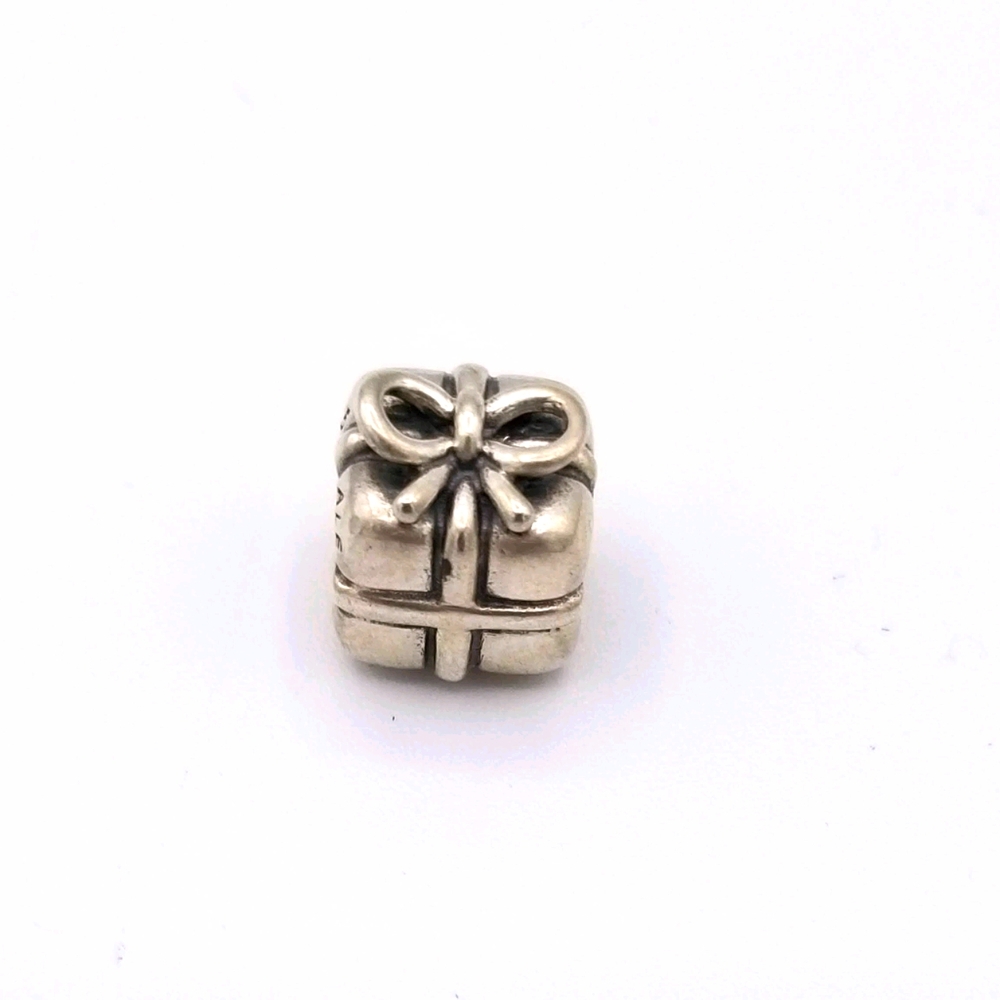 Retired Pandora 925 Present Gift Box Charm